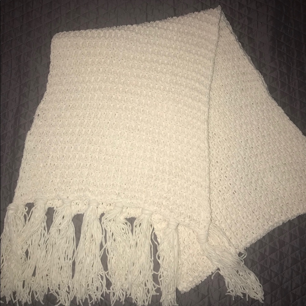 Hollister Knit 🧶 scarf.